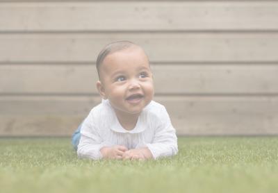 Baby crawling on grass - Mustela USA - 1