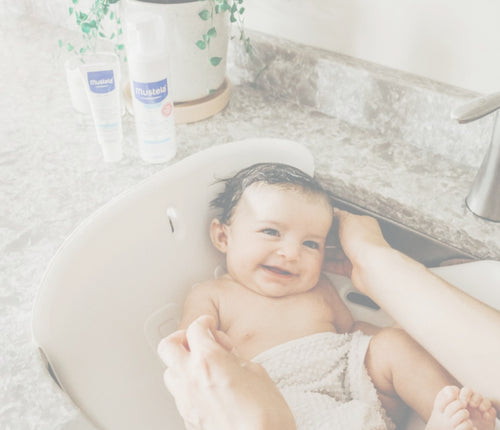 baby bathing - Mustela USA - 1