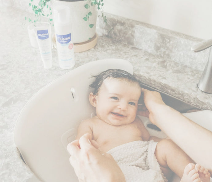 Baby Bathing 101: A Complete Guide To Bathing Your Newborn