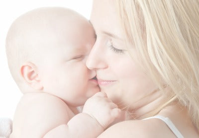 Skin-To-Skin Contact With Newborns | Everything A New Parent Needs To Know - Mustela USA - 1