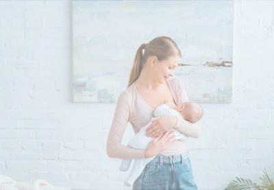 Mom correctly breastfeeding newborn to prevent cracked nipples - Mustela USA - 1