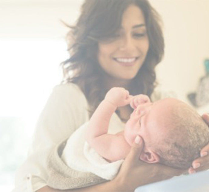 How To Bathe A Newborn: 10 Simple Steps