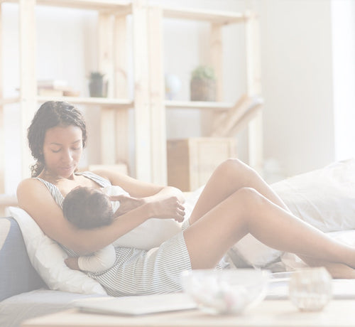 Mom breastfeeding - Mustela USA - 1