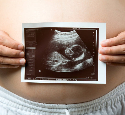 When Can You Feel Your Baby Kick? Fetal Movement Guide - Mustela USA - 1