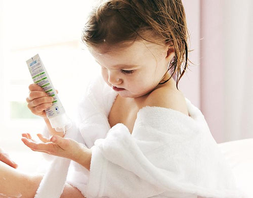 Famille-03_IMG_9368-720x564_1_a171589a-e304-45ff-9882-1e2a9438e8f8 - Mustela USA - 1