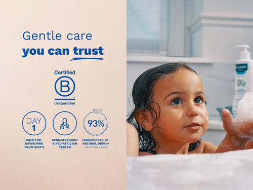 Mustela USA | Young child with wet hair playing with bubbles in the bath. - Mustela USA - 5