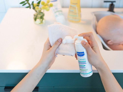 Person using Stelatopia Foam Shampoo in a bathroom - Mustela USA - 3