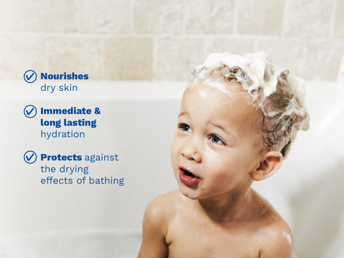 Child in bath with shampoo foam on hair and product benefits listed. - Mustela USA - 3