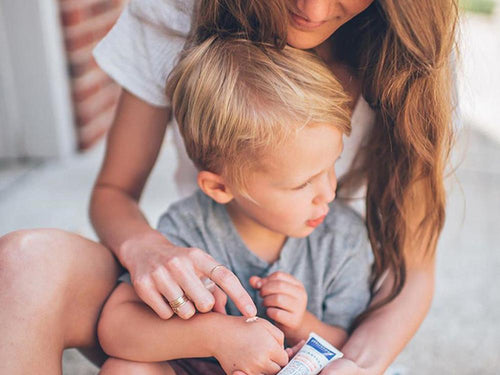 Mustela USA | child with mom holding cicastela tube at home - Mustela USA - 3